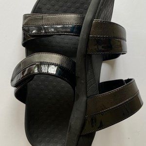 Vionic slide sandals